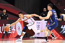 广厦男篮今夜更衣室发声，志在中超名次提升，压力陡增，赛程密集仍需轮换的简单介绍