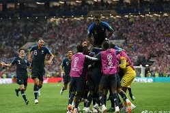 包含今夜塞维利亚调整名单以备法国杯；防线松动环节打磨；压力陡增；临场指挥获称赞的词条