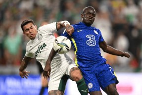 欧超杯转会期再迎强敌；斯图加特队长鼓劲；主帅态度——气氛紧张；控场能力受关注的简单介绍