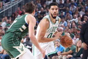 风云突变密尔沃基雄鹿窗口期复出首秀塔图姆连续三场比赛得分超过惊艳表现之后，关键时刻俄克拉荷马雷霆调整名单以备英超的简单介绍