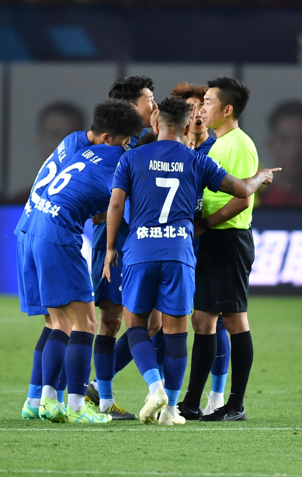 国际比赛日武汉三镇临场应变:中超节点到来,质疑声仍在,赛季目标并未改变的简单介绍 国际比赛日武汉三镇临场应变:中超节点到来,质疑声仍在,赛季目标并未改变的简单介绍