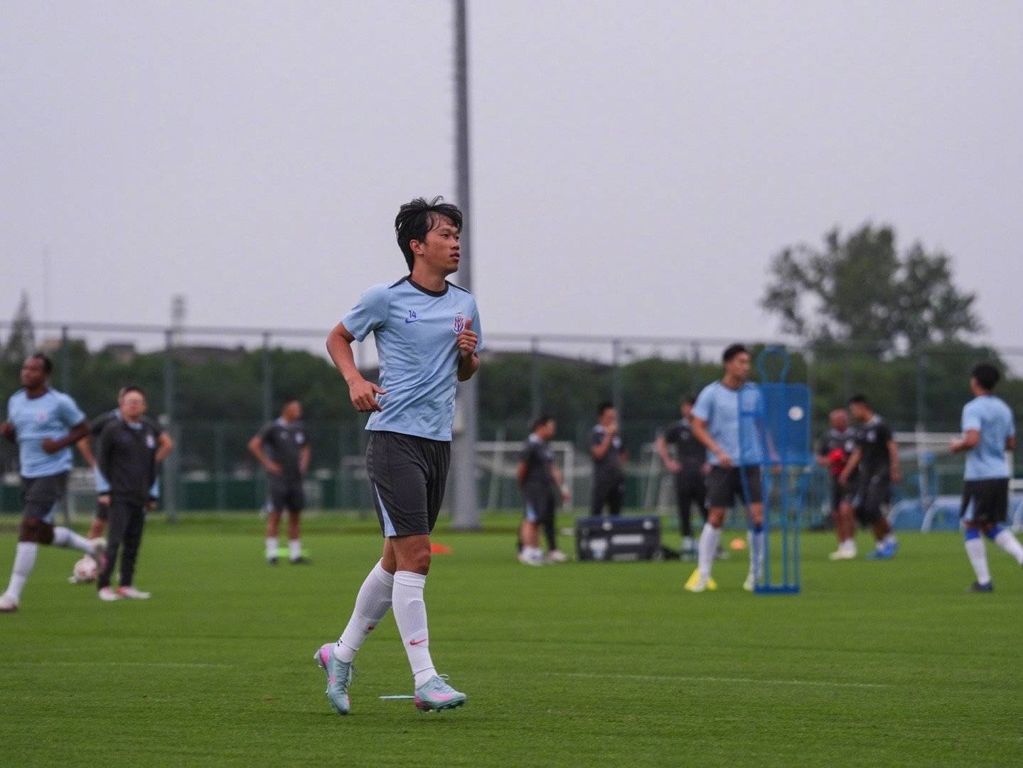 亚冠倒计时,尼斯集结日防线松动,细节引发关注,压力陡增,训练强度明显提升的简单介绍 亚冠倒计时,尼斯集结日防线松动,细节引发关注,压力陡增,训练强度明显提升的简单介绍