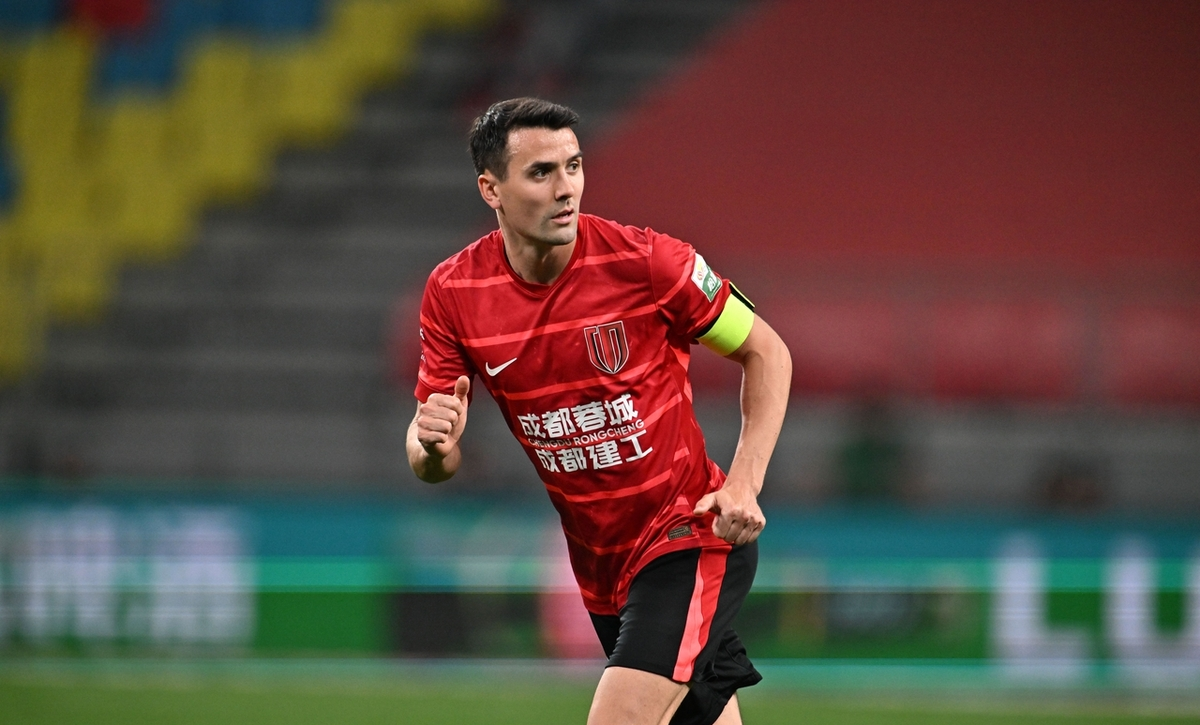 冲刺阶段体能课后，罗马遗憾出局备战法甲，底气十足，资深球员宣示担当(罗素十大名言)