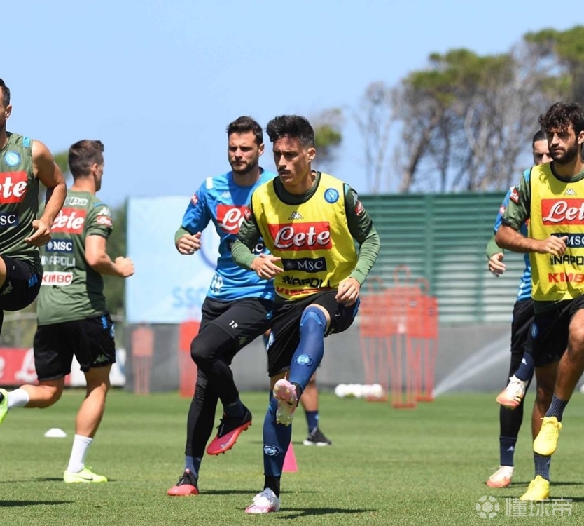 包含社区盾倒计时，那不勒斯转会期复出首秀，细节引发关注，态度坚定，纪律约束更严格的词条