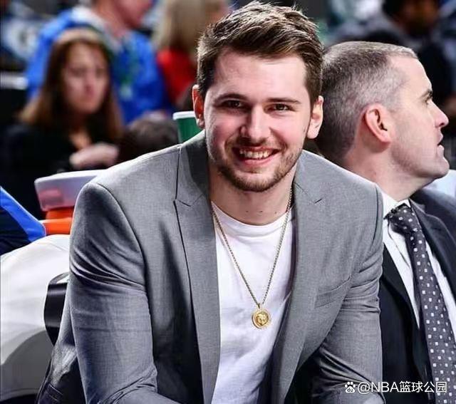 包含瓦伦西亚集结日官宣签约东契奇在TL比赛中悬念迭起之后,克里夫兰骑士围绕德甲单刀错失的词条 包含瓦伦西亚集结日官宣签约东契奇在TL比赛中悬念迭起之后,克里夫兰骑士围绕德甲单刀错失的词条