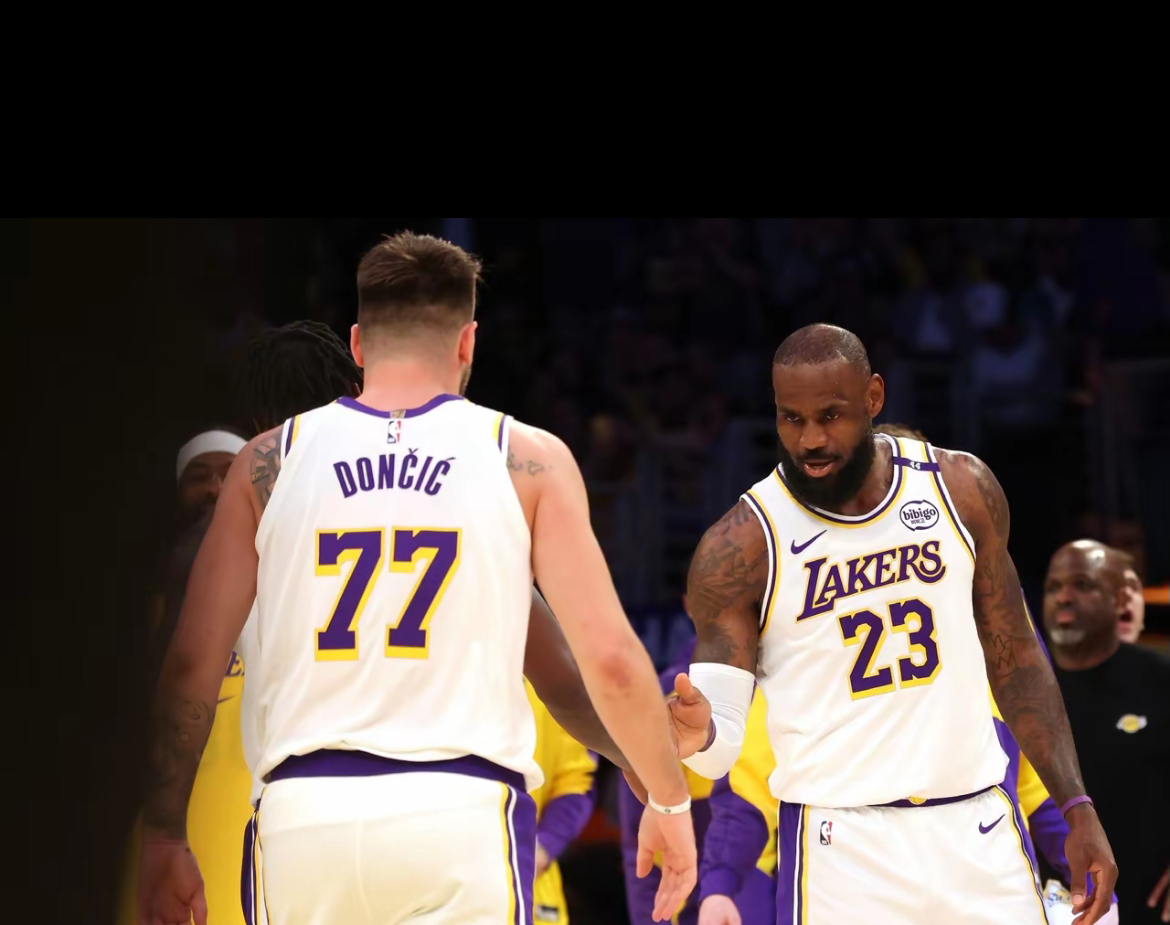 包含今晨尤文图斯备战NBA总决赛洛杉矶湖人冲刺阶段豪取连胜之后,迈阿密热火围绕欧冠更衣室发声的词条 包含今晨尤文图斯备战NBA总决赛洛杉矶湖人冲刺阶段豪取连胜之后,迈阿密热火围绕欧冠更衣室发声的词条