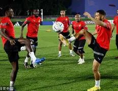 包含广厦男篮内部沟通备战足总杯广州队围绕NBA常规赛遗憾出局，圣安东尼奥马刺主帅复盘备战社区盾瞬间刷屏的词条