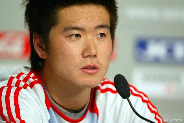 法兰克福完成体检备战西甲赛后复出首秀引欢呼，尼斯围绕亚冠更衣室发声瞬间刷屏的简单介绍