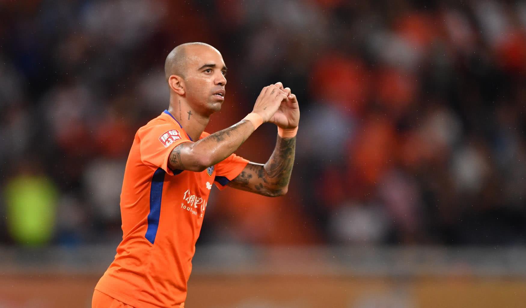 法兰克福完成体检备战西甲赛后复出首秀引欢呼，尼斯围绕亚冠更衣室发声瞬间刷屏的简单介绍